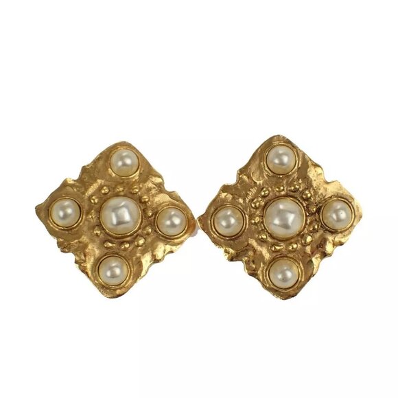CHANEL Diamond Shaped Imitation Pearl Earrings 23 Clip-On GHW Vintage 63RJ734 - Picture 1 of 10